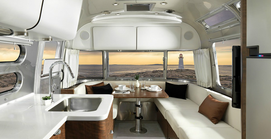 17-Airstream_MY18_Globetrotter_Design_Modern-Eye_Copenhagen-Cream-B2F.jpg